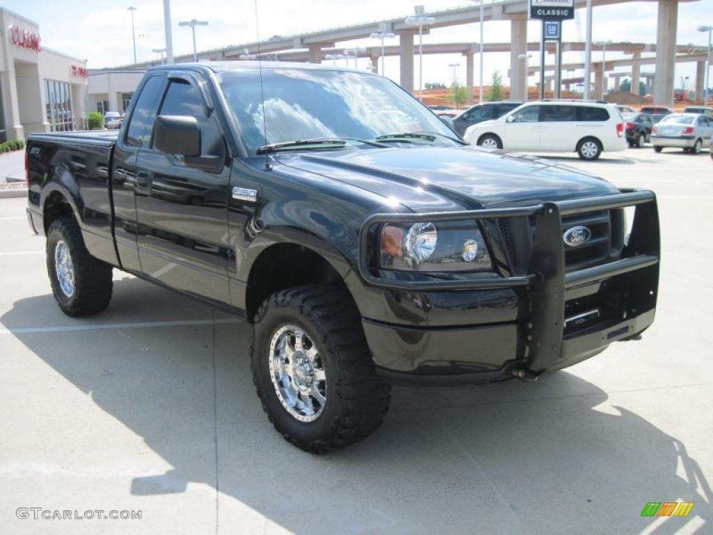 2004 F150 STX Regular Cab 4x4 - Black / Dark Flint photo #2