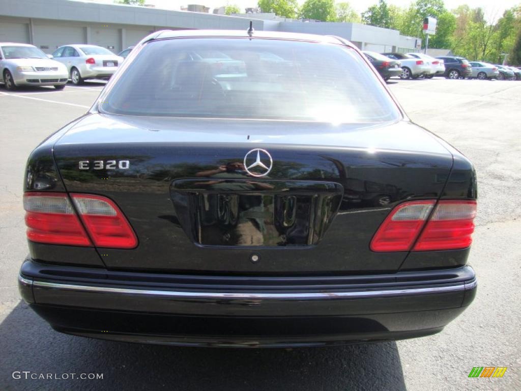 2001 E 320 Sedan - Black / Charcoal photo #8