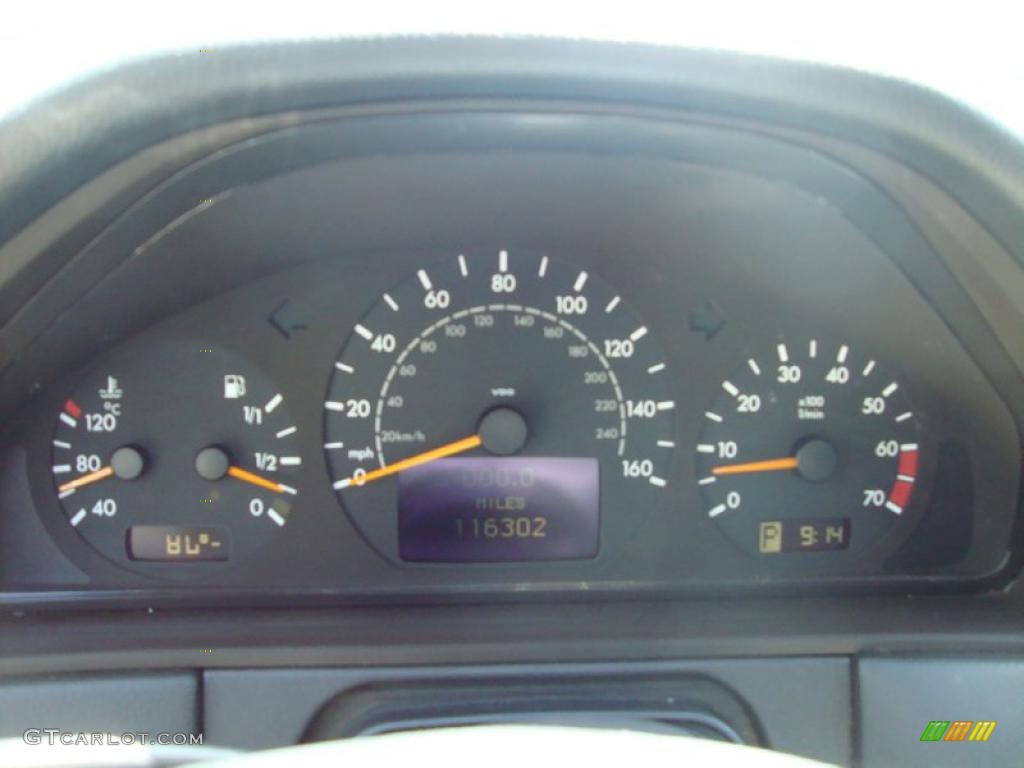 2001 E 320 Sedan - Black / Charcoal photo #36