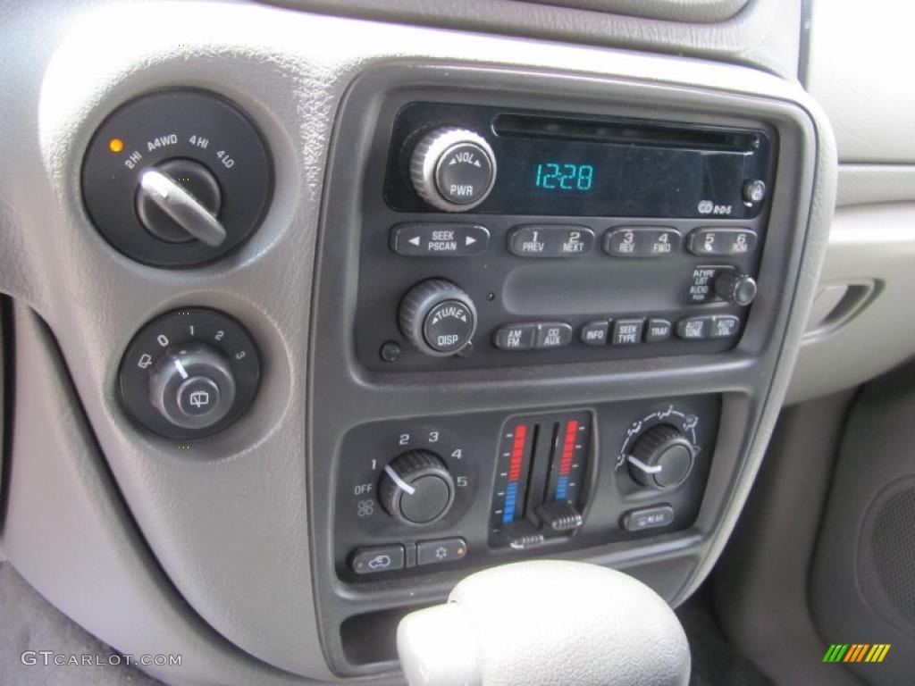 2003 TrailBlazer LS 4x4 - Dark Green Metallic / Medium Pewter photo #17