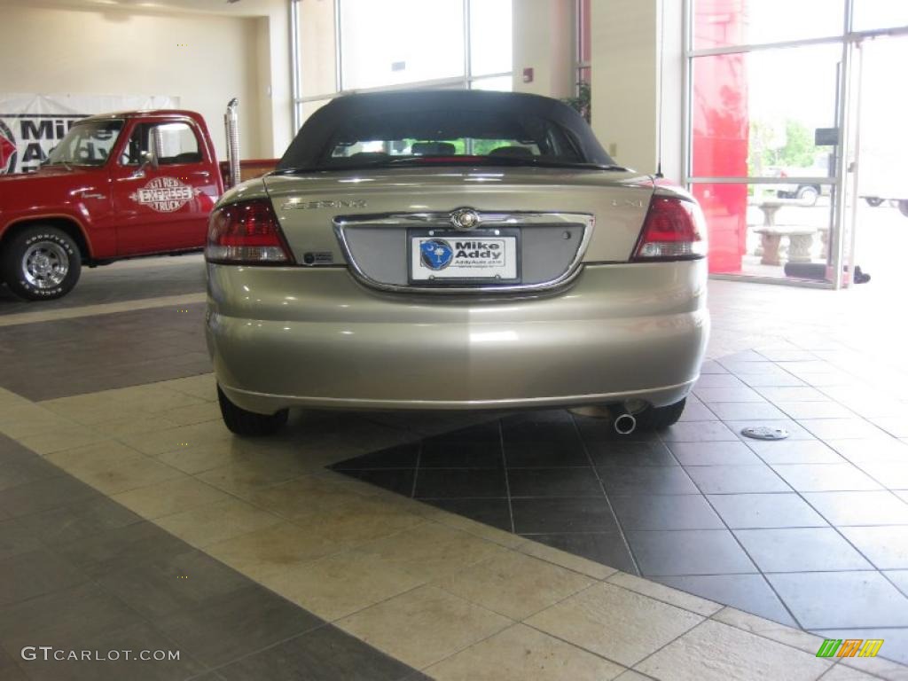 2002 Sebring LXi Convertible - Light Almond Pearl Metallic / Sandstone photo #4