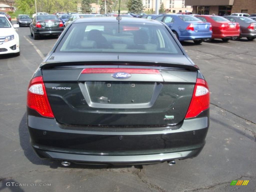 2010 Fusion SE V6 - Atlantis Green Metallic / Charcoal Black photo #4