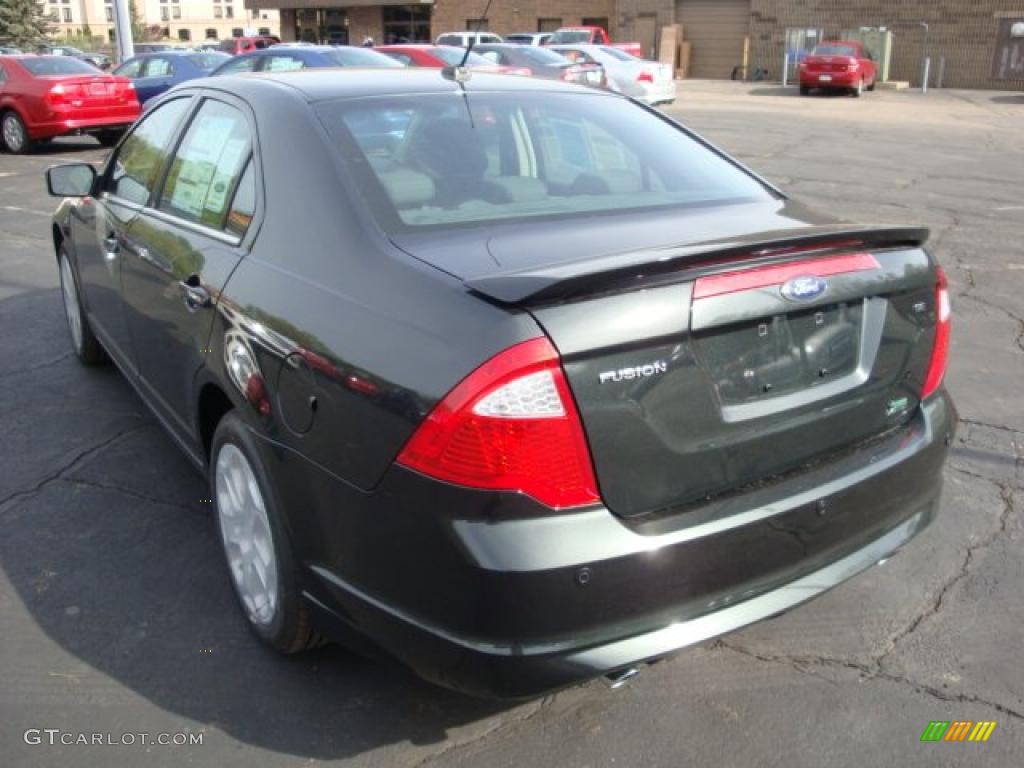 2010 Fusion SE V6 - Atlantis Green Metallic / Charcoal Black photo #5