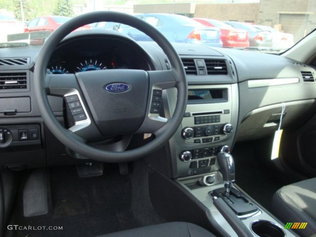 2010 Fusion SE V6 - Atlantis Green Metallic / Charcoal Black photo #13