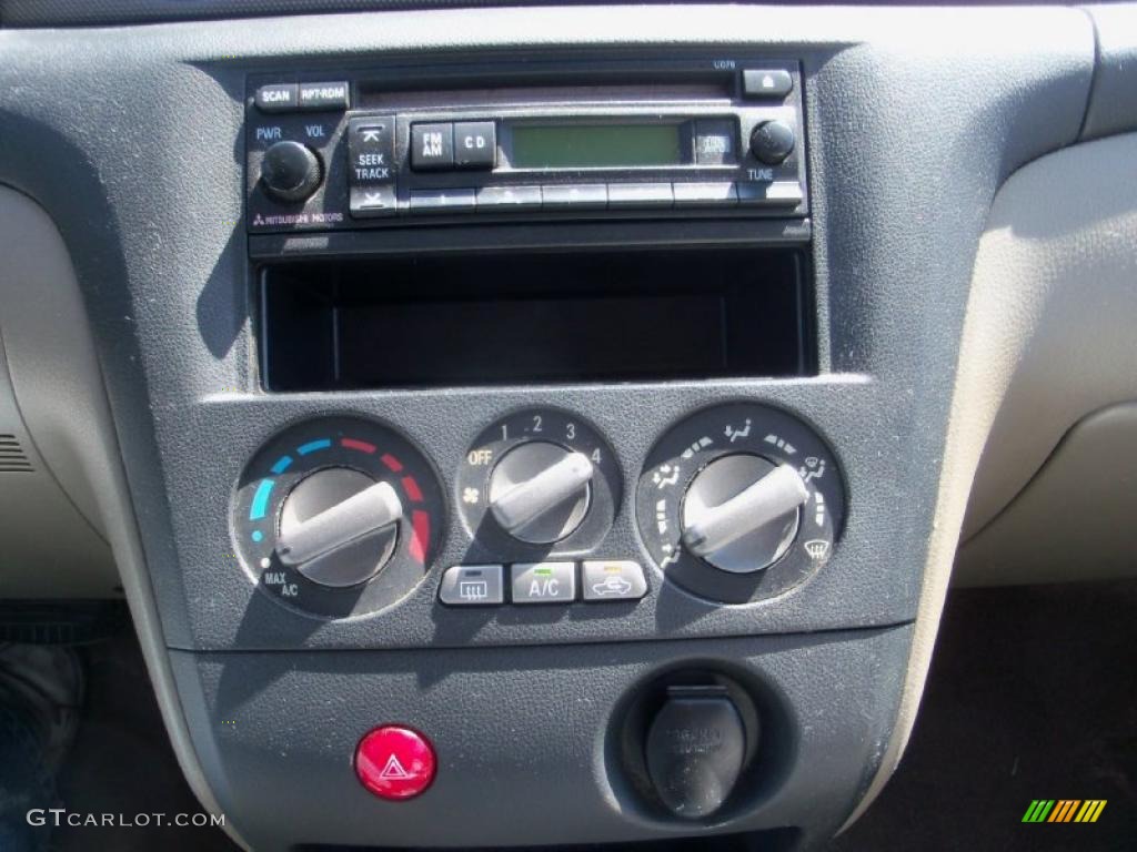 2003 Outlander LS 4WD - Royal Blue Pearl / Charcoal photo #21