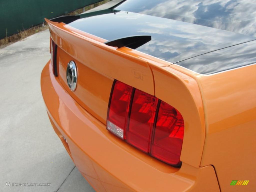 2007 Mustang GT Premium Coupe - Grabber Orange / Light Graphite photo #22