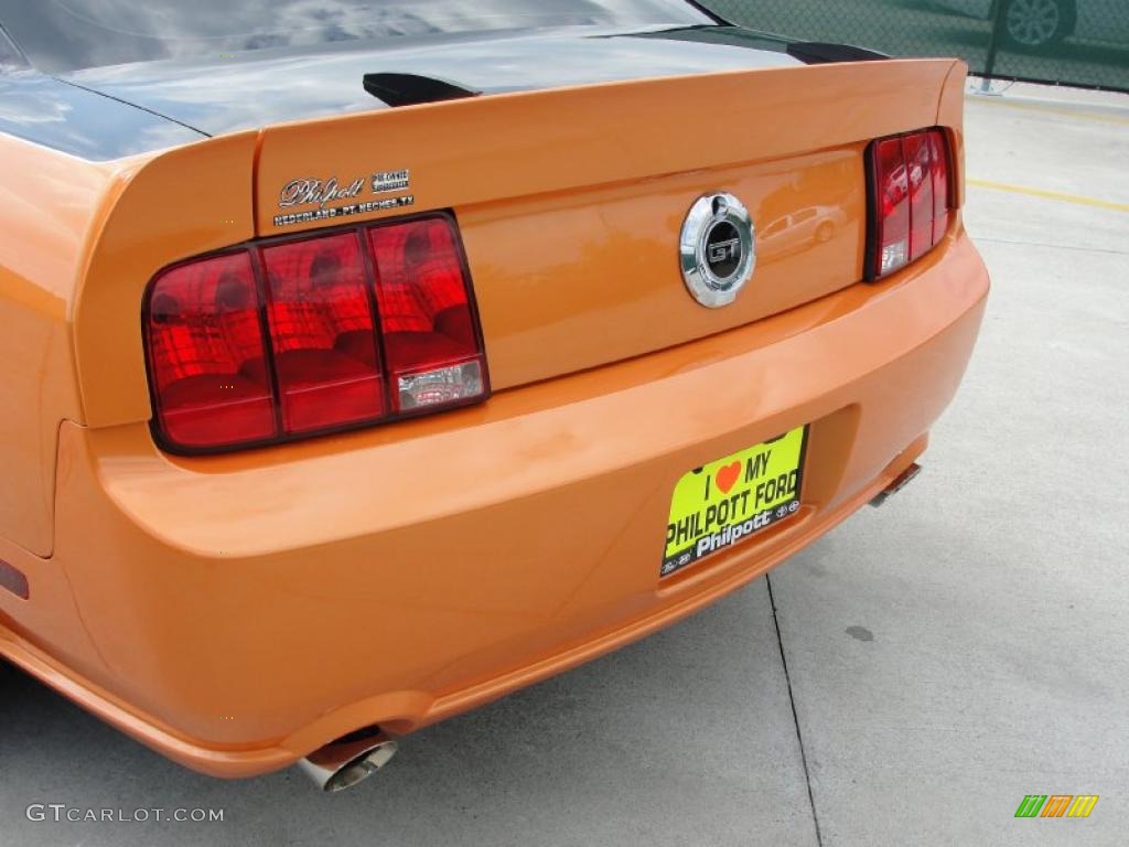 2007 Mustang GT Premium Coupe - Grabber Orange / Light Graphite photo #25