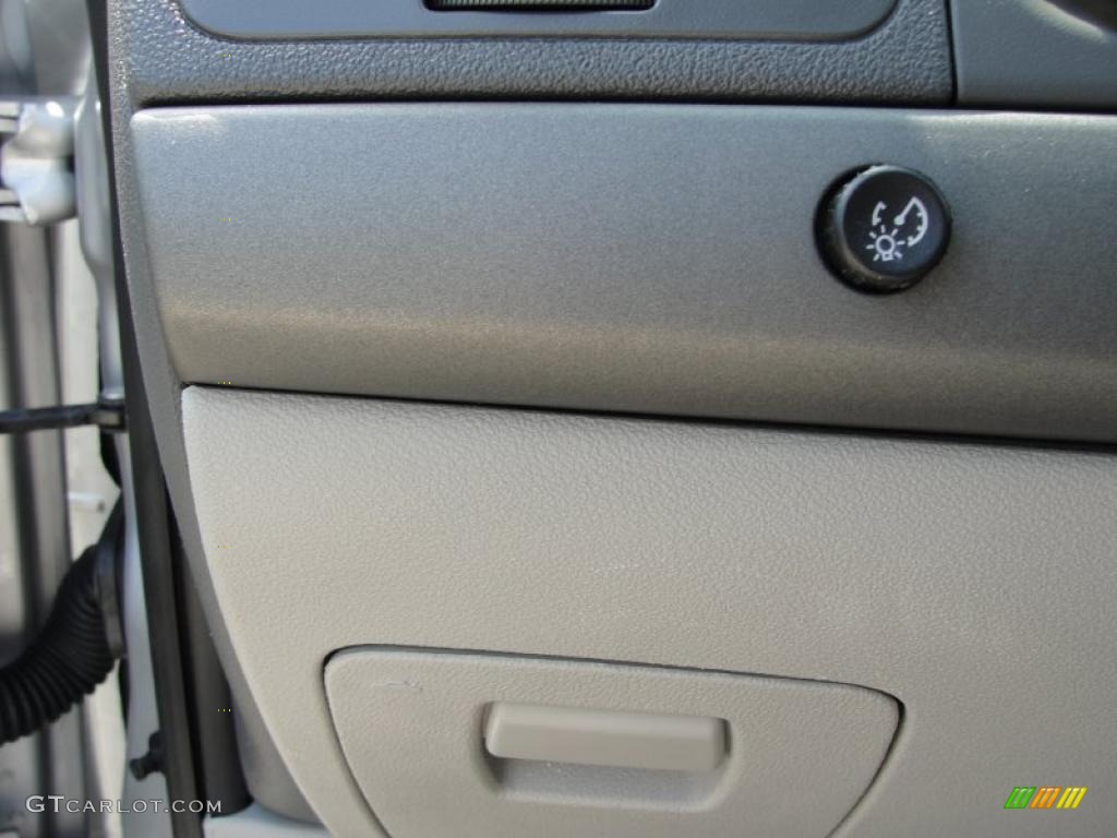 2007 Cobalt LT Sedan - Ultra Silver Metallic / Gray photo #44