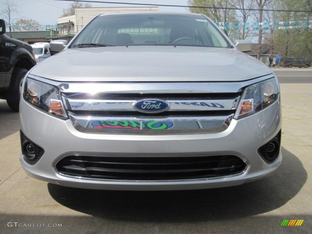 2010 Fusion SE - Brilliant Silver Metallic / Charcoal Black photo #2