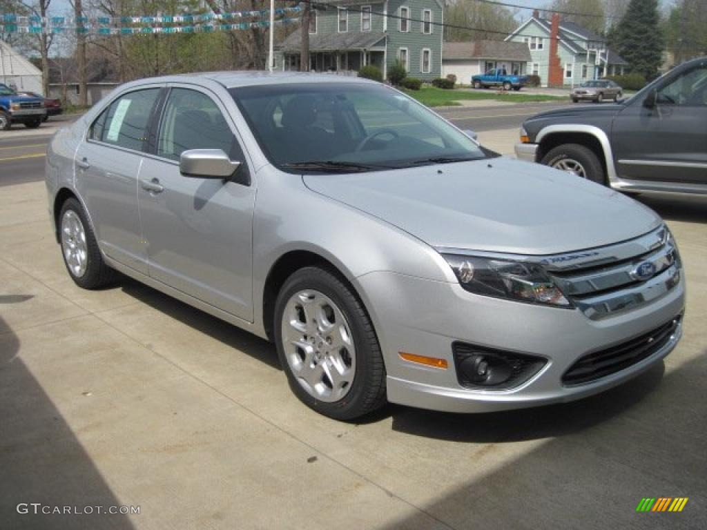 2010 Fusion SE - Brilliant Silver Metallic / Charcoal Black photo #3
