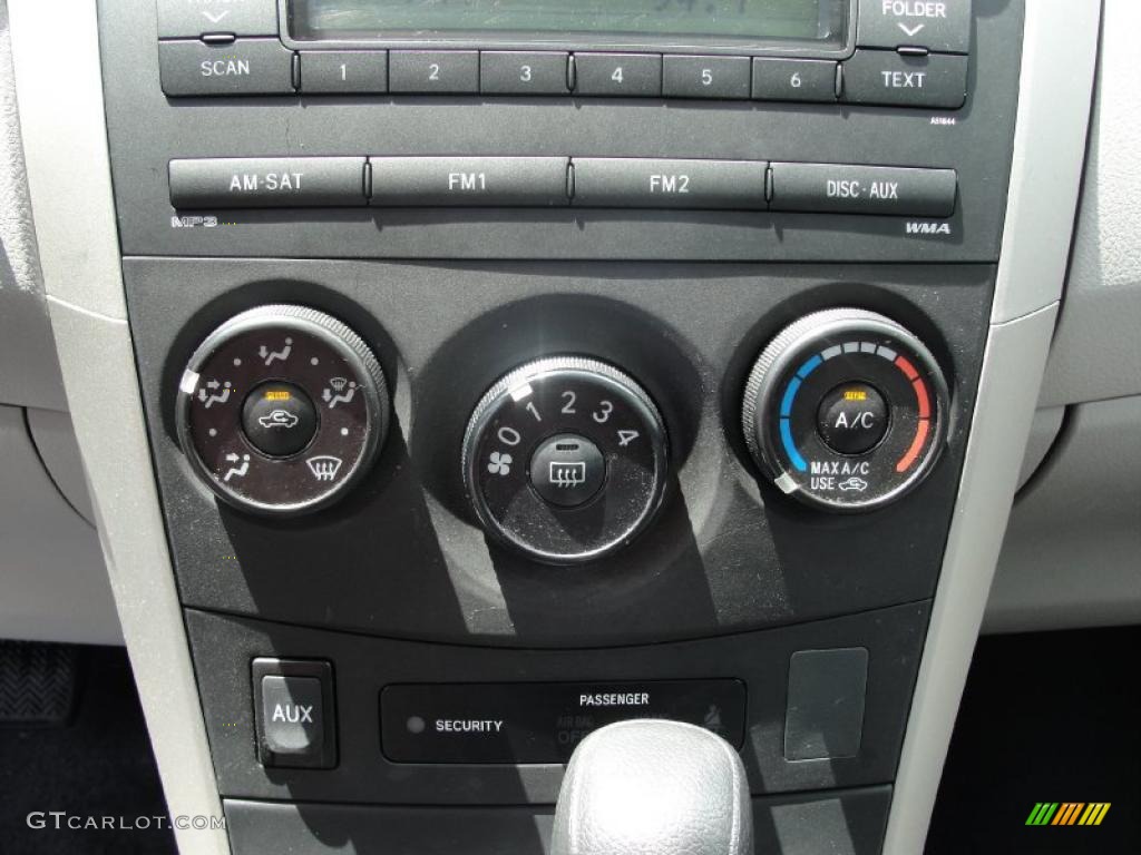 2009 Corolla LE - Classic Silver Metallic / Ash photo #36