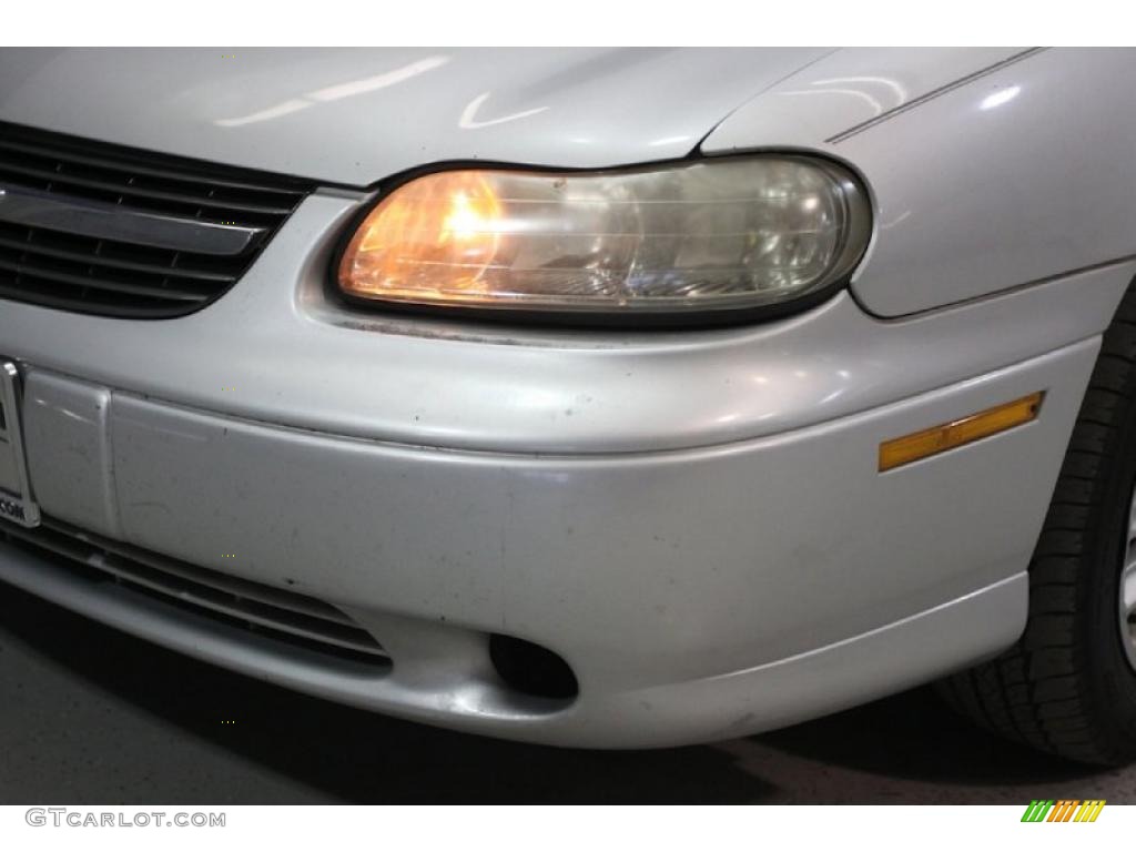 2001 Malibu Sedan - Galaxy Silver Metallic / Gray photo #11