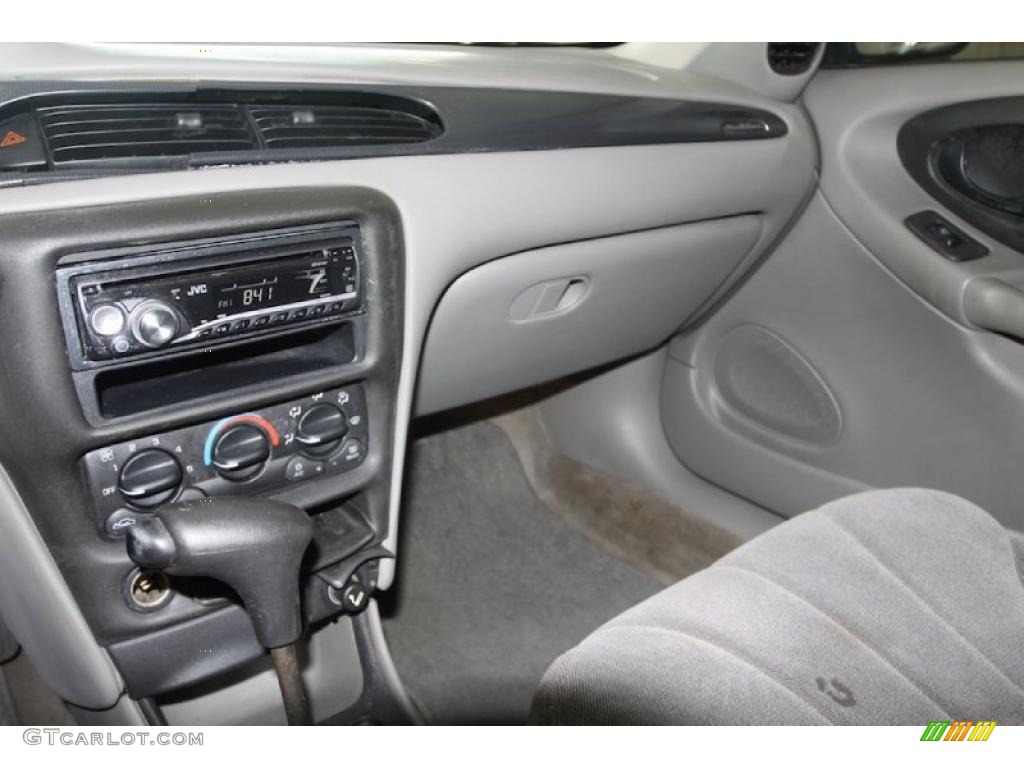 2001 Malibu Sedan - Galaxy Silver Metallic / Gray photo #25