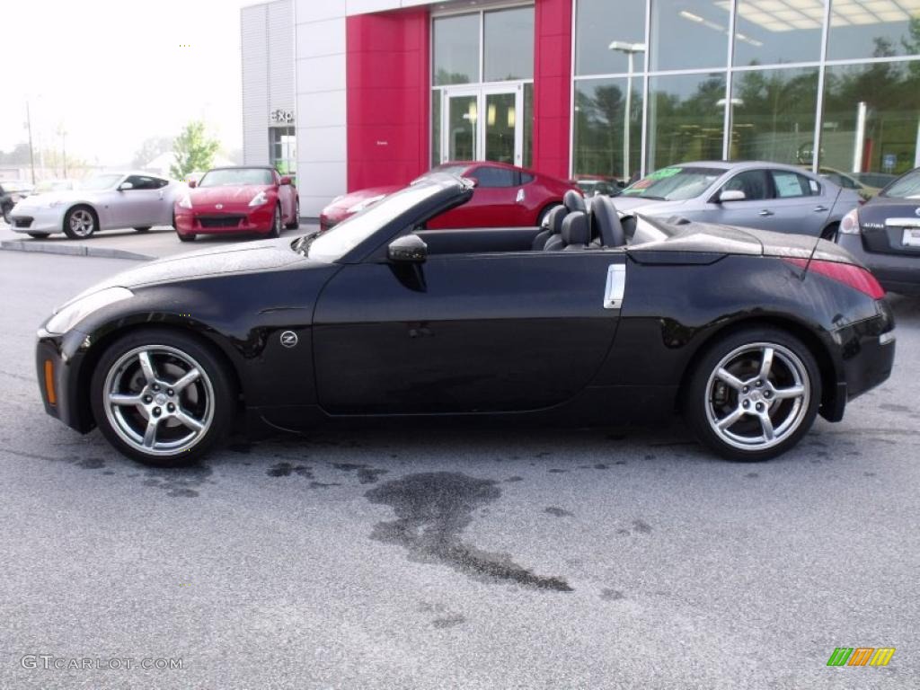 2004 350Z Touring Roadster - Super Black / Charcoal photo #2