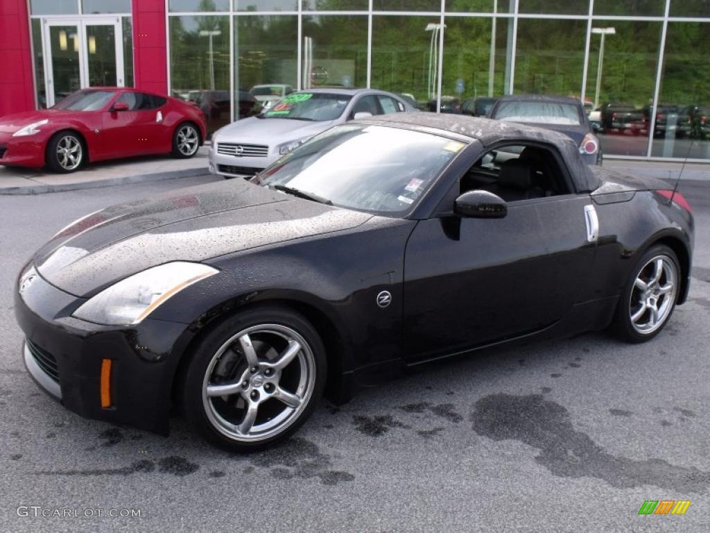 2004 350Z Touring Roadster - Super Black / Charcoal photo #17