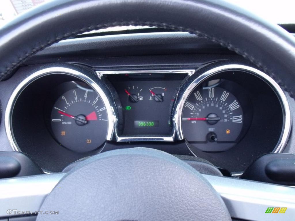 2008 Mustang V6 Deluxe Convertible - Black / Light Graphite photo #17