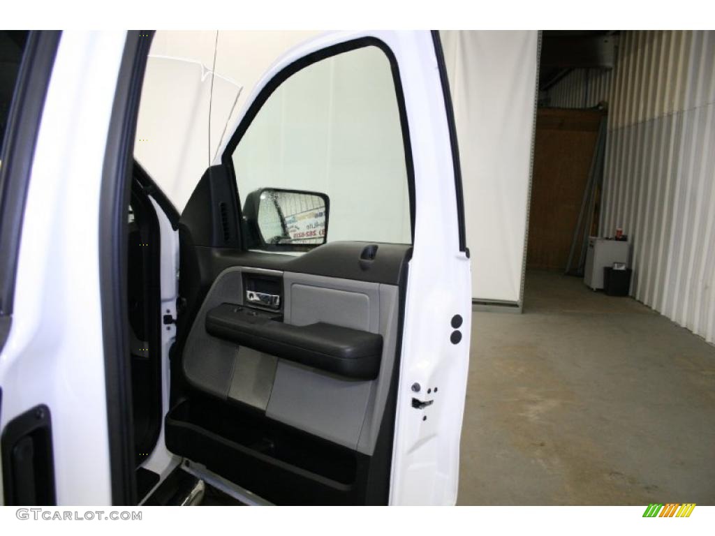 2004 F150 FX4 Regular Cab 4x4 - Oxford White / Black/Medium Flint photo #18