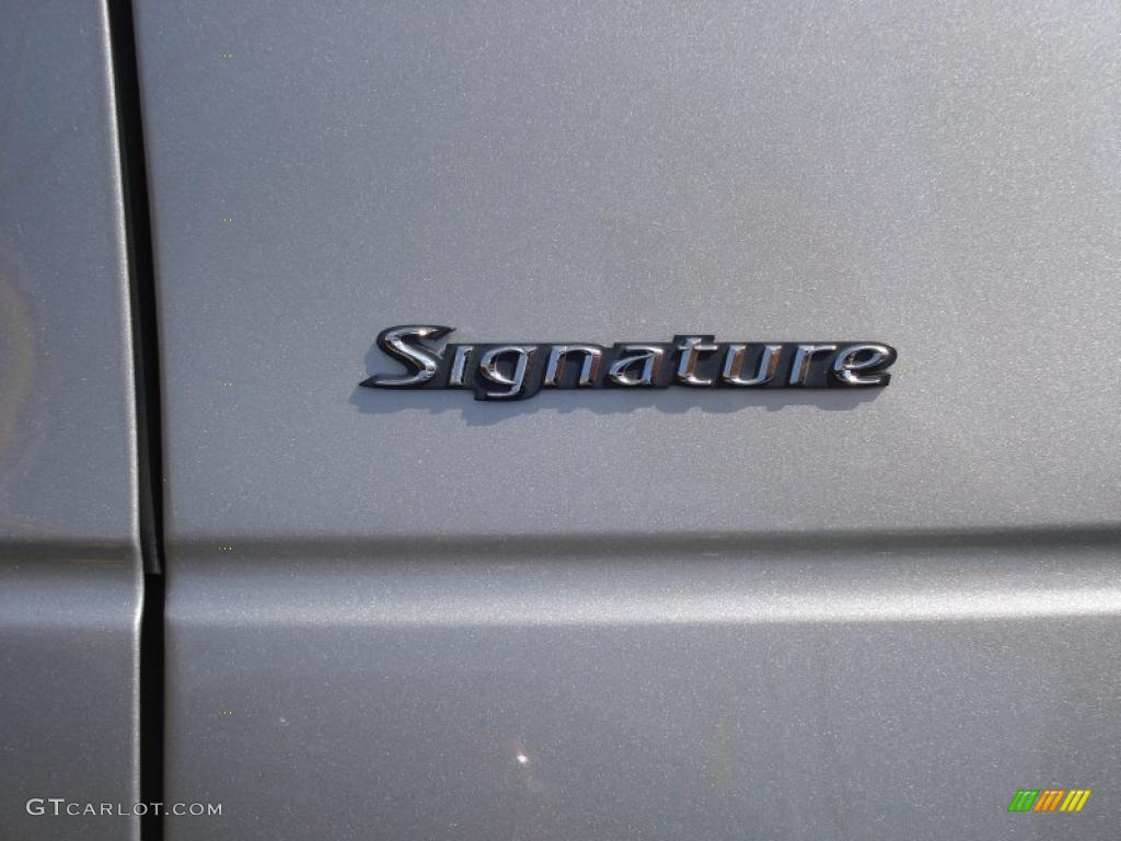 2003 Town Car Signature - Silver Birch Metallic / Medium Dark Parchment/Light Parchment photo #13