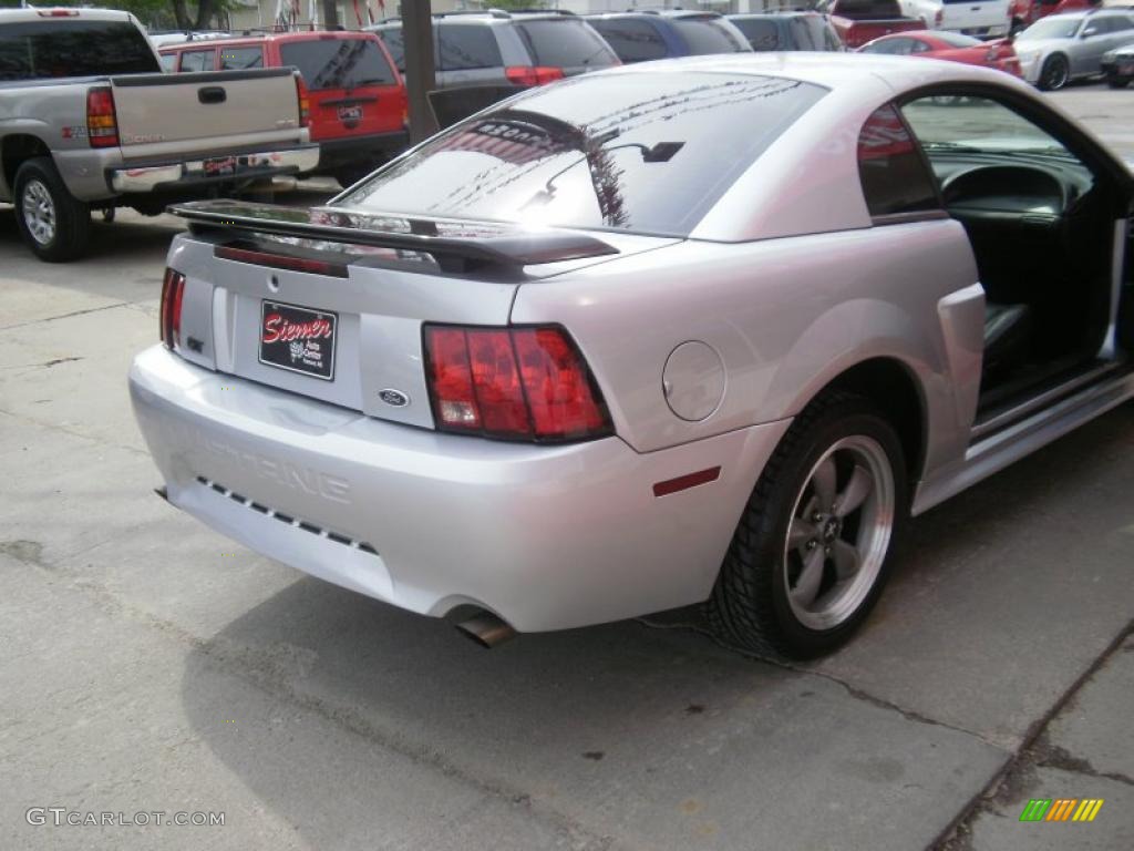 2001 Mustang GT Coupe - Silver Metallic / Dark Charcoal photo #18