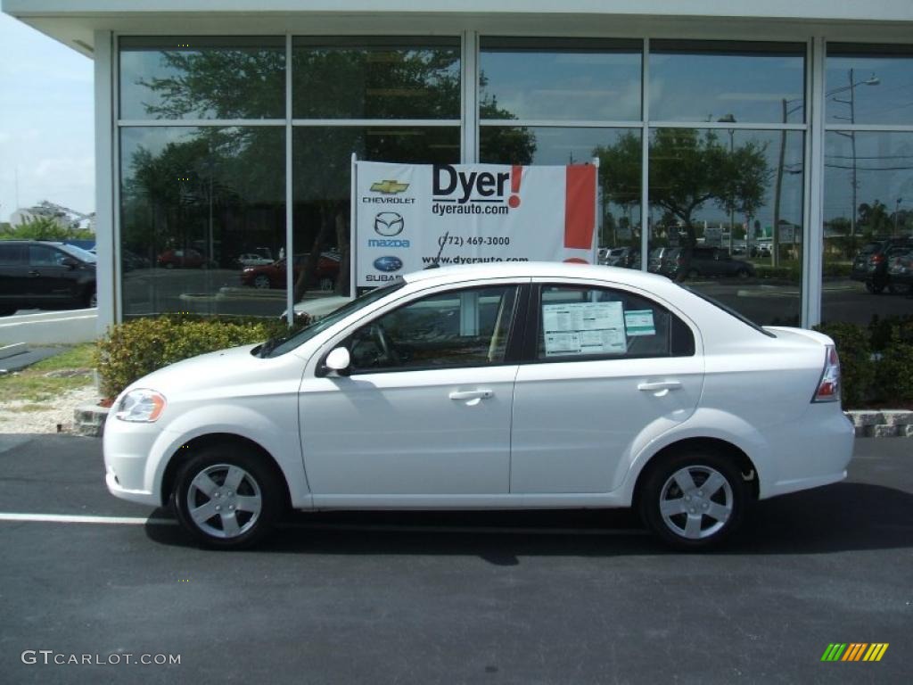 2010 Aveo LT Sedan - Summit White / Neutral photo #3