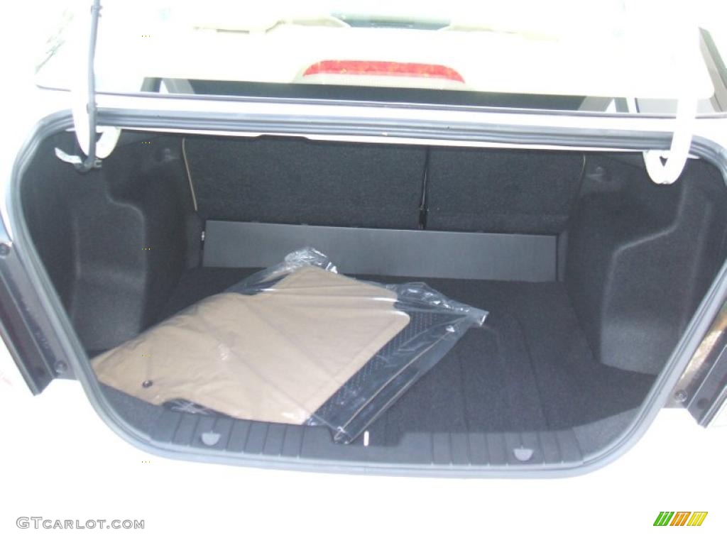 2010 Aveo LT Sedan - Summit White / Neutral photo #6