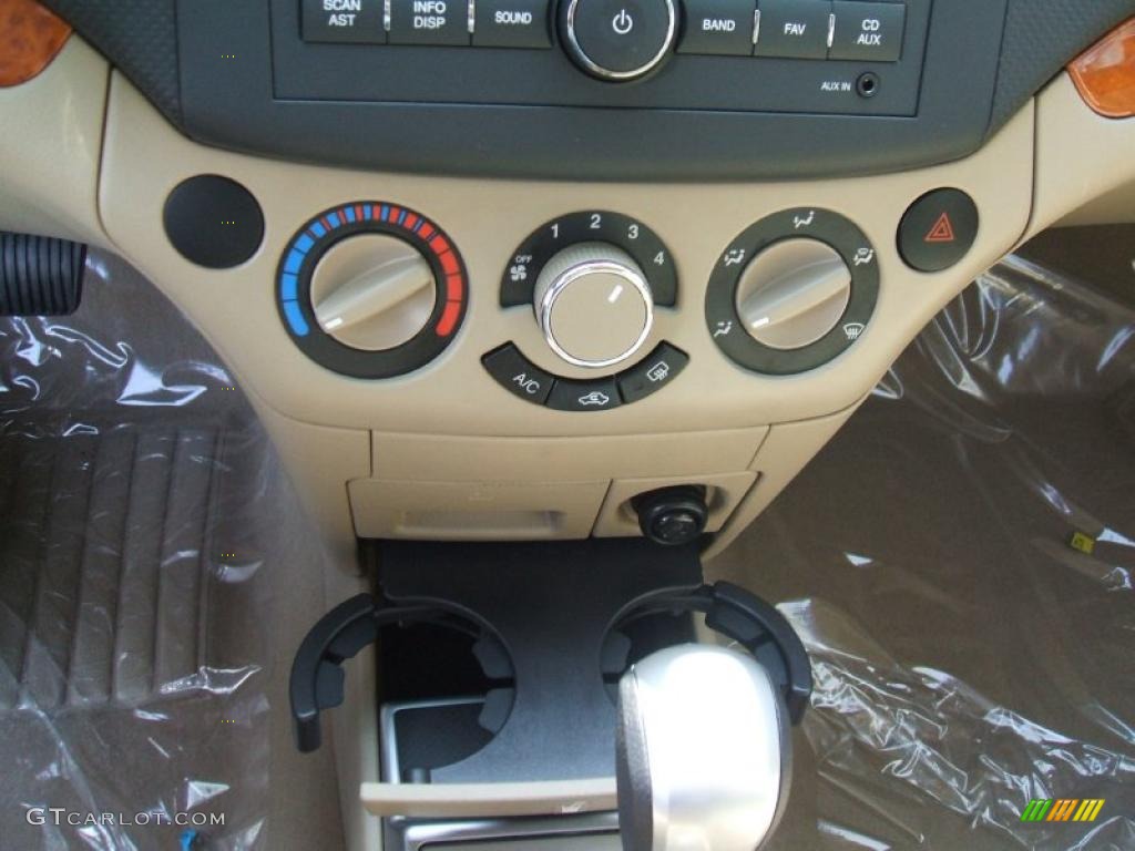 2010 Aveo LT Sedan - Summit White / Neutral photo #15