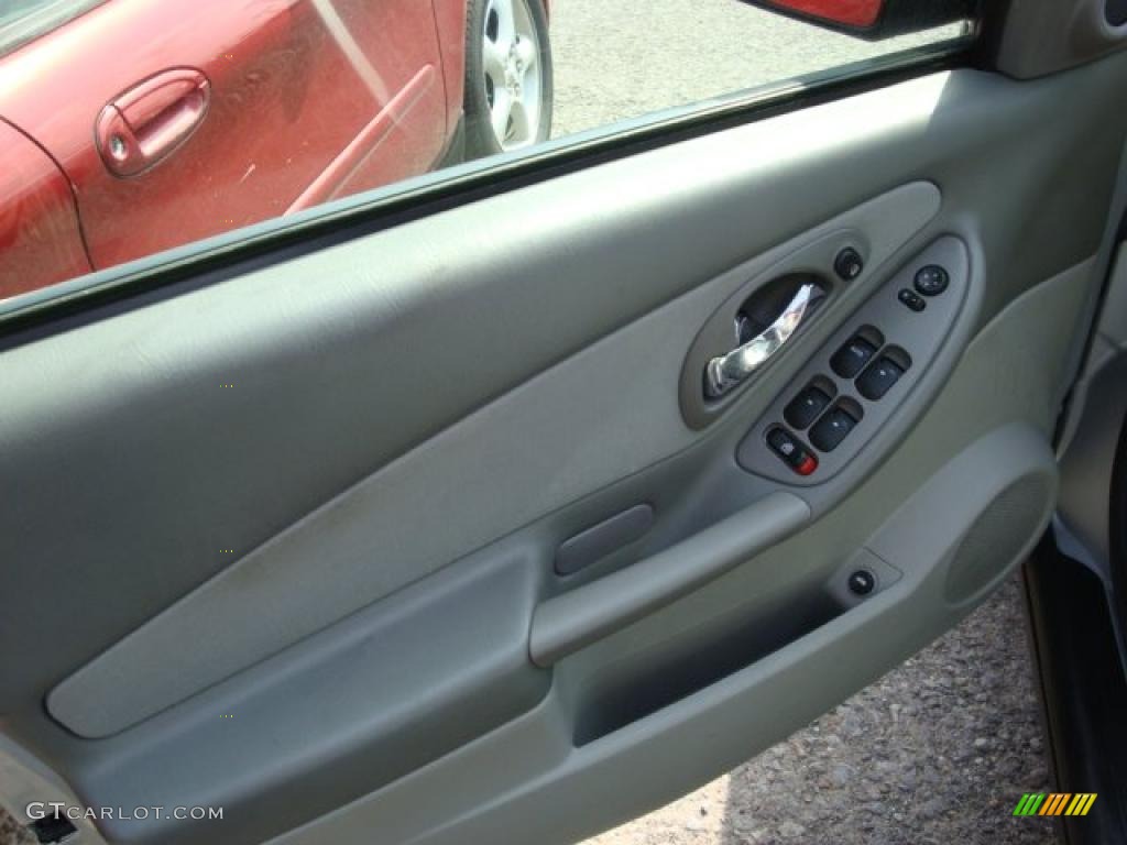 2005 Malibu Sedan - Galaxy Silver Metallic / Gray photo #11