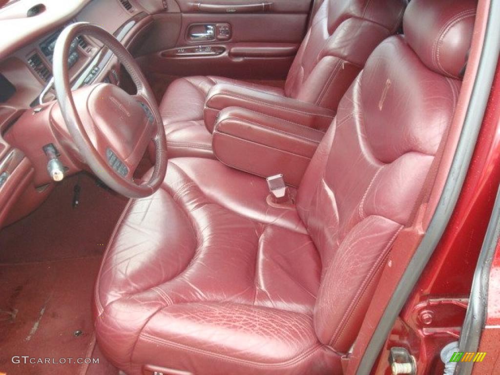 1997 Town Car Cartier - Toreador Red Metallic / Red photo #10