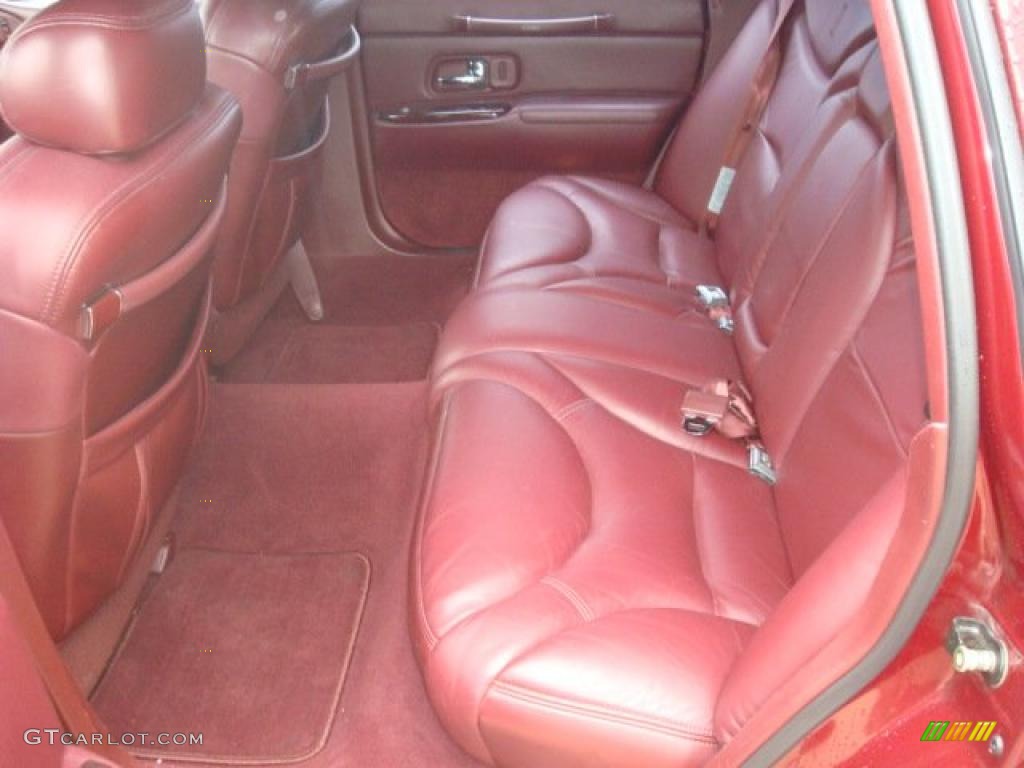 1997 Town Car Cartier - Toreador Red Metallic / Red photo #11