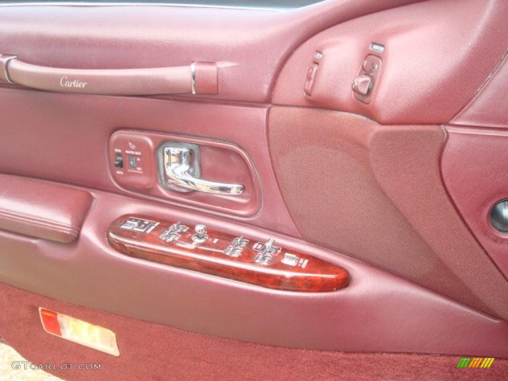 1997 Town Car Cartier - Toreador Red Metallic / Red photo #13