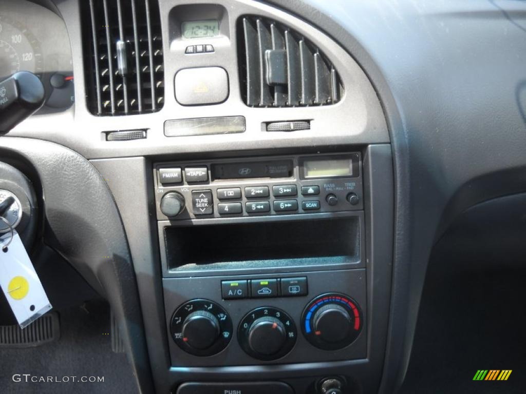 2004 Elantra GLS Sedan - Black Obsidian / Gray photo #17
