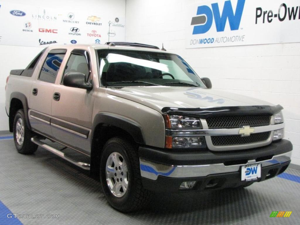 2004 Avalanche 1500 Z71 4x4 - Silver Birch Metallic / Dark Charcoal photo #1