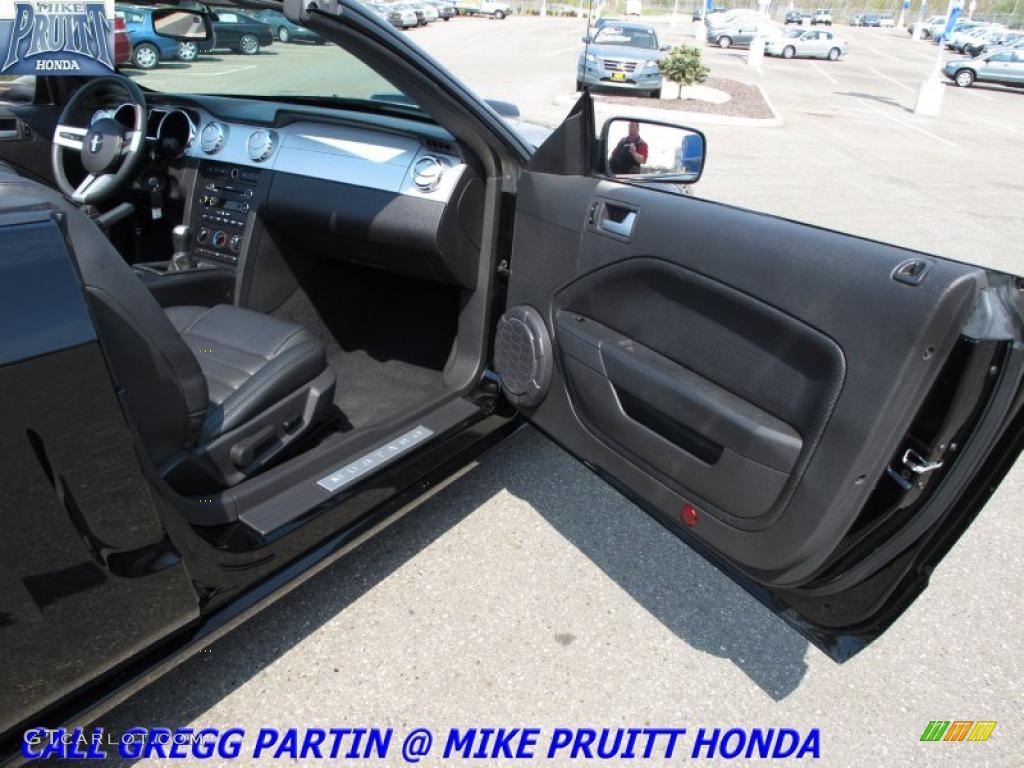 2008 Mustang GT Premium Convertible - Black / Dark Charcoal photo #18