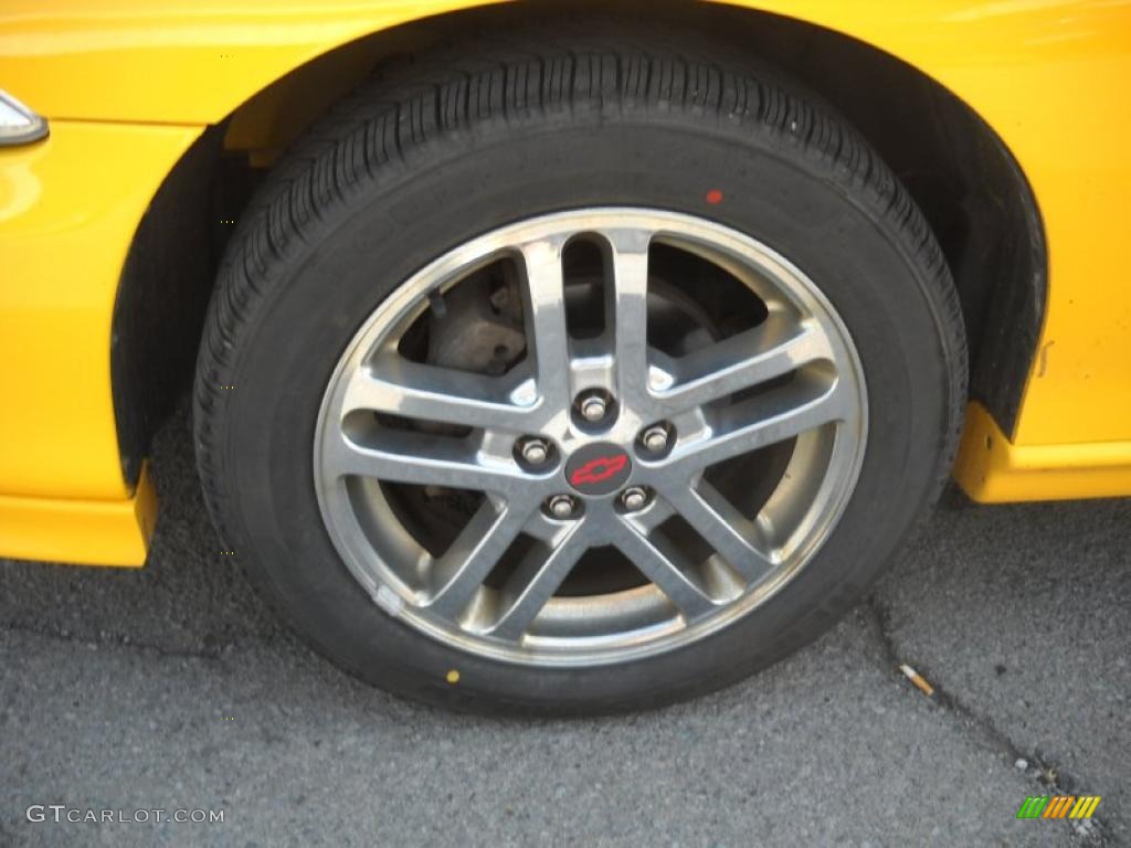 2002 Cavalier LS Sport Coupe - Yellow / Graphite photo #17