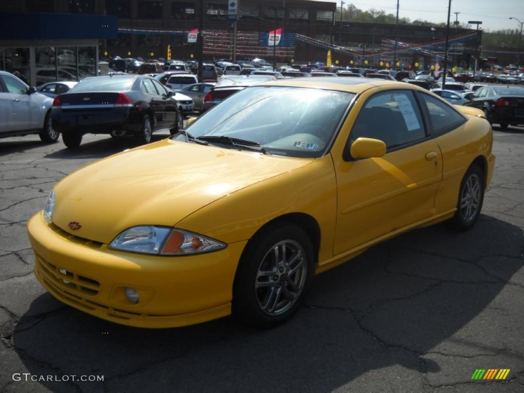 2002 Cavalier LS Sport Coupe - Yellow / Graphite photo #18