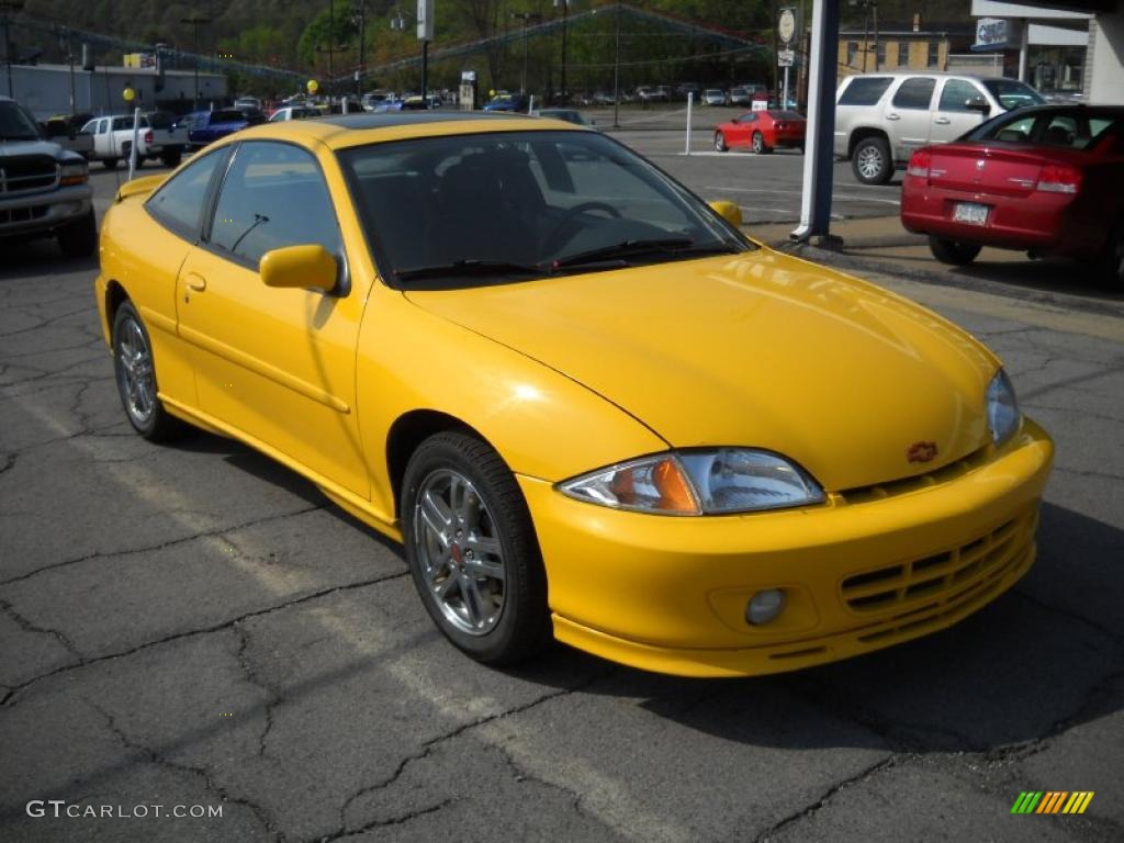 2002 Cavalier LS Sport Coupe - Yellow / Graphite photo #20