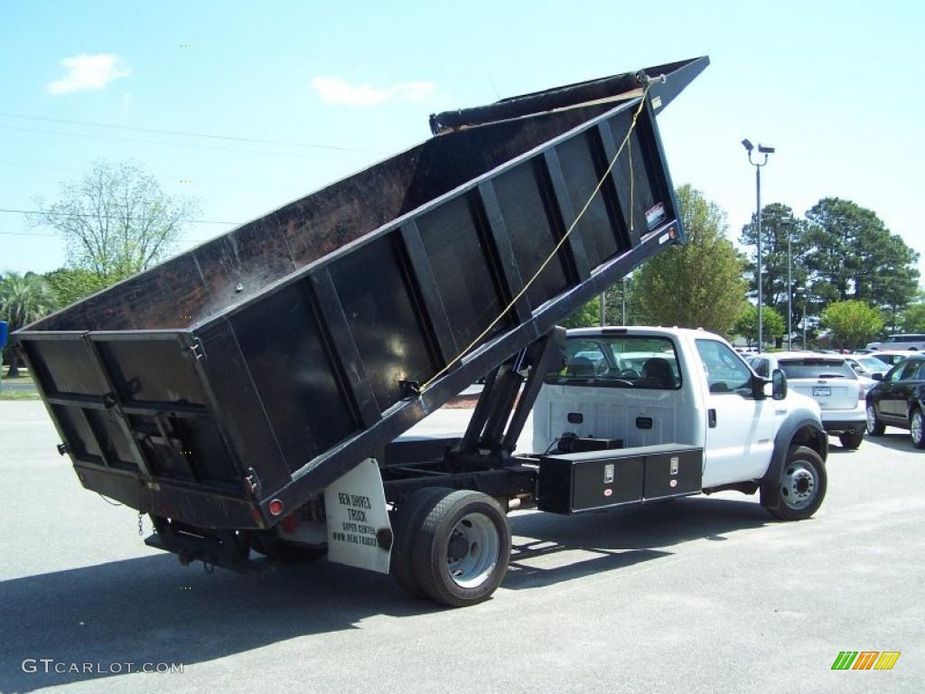 2006 F450 Super Duty XL Crew Cab - Oxford White / Medium Flint photo #25