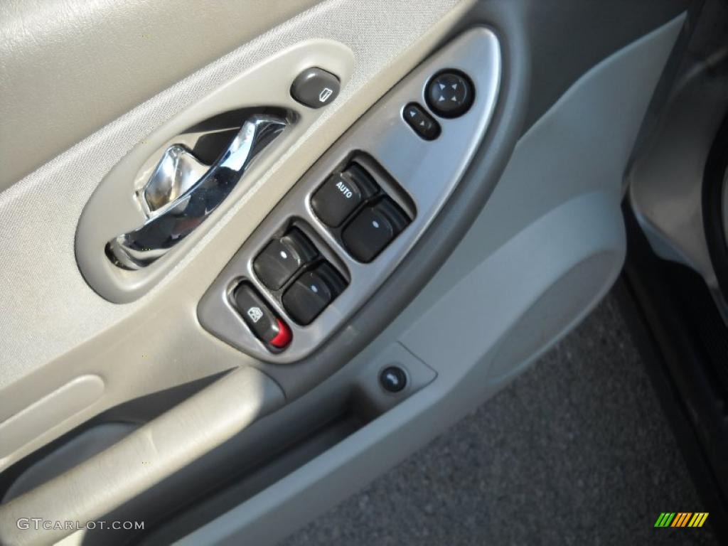 2006 Malibu LS Sedan - Silverstone Metallic / Titanium Gray photo #21