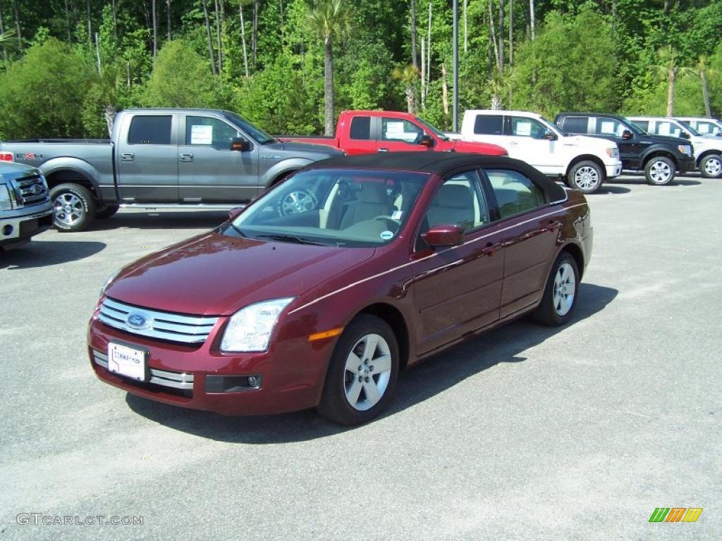 2007 Fusion SE V6 - Merlot Metallic / Camel photo #1