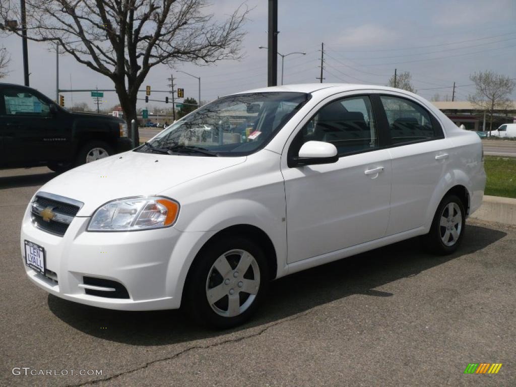 2009 Aveo LT Sedan - Summit White / Charcoal photo #2