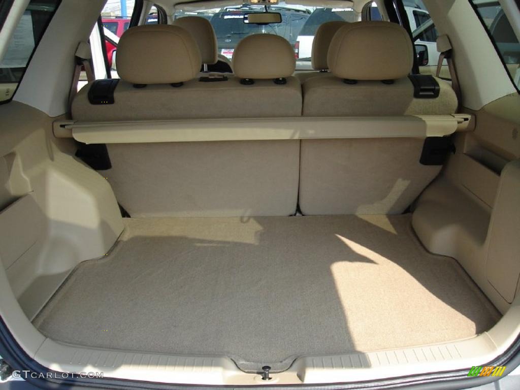 2009 Escape XLT - Oxford White / Camel photo #17