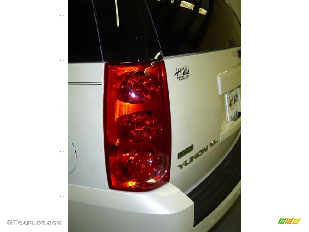 2010 Yukon XL SLT - White Diamond Tricoat / Light Titanium photo #17