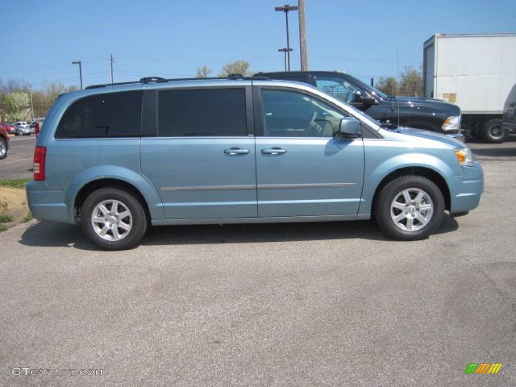 2010 Town & Country Touring - Clearwater Blue Pearl / Medium Pebble Beige/Cream photo #11