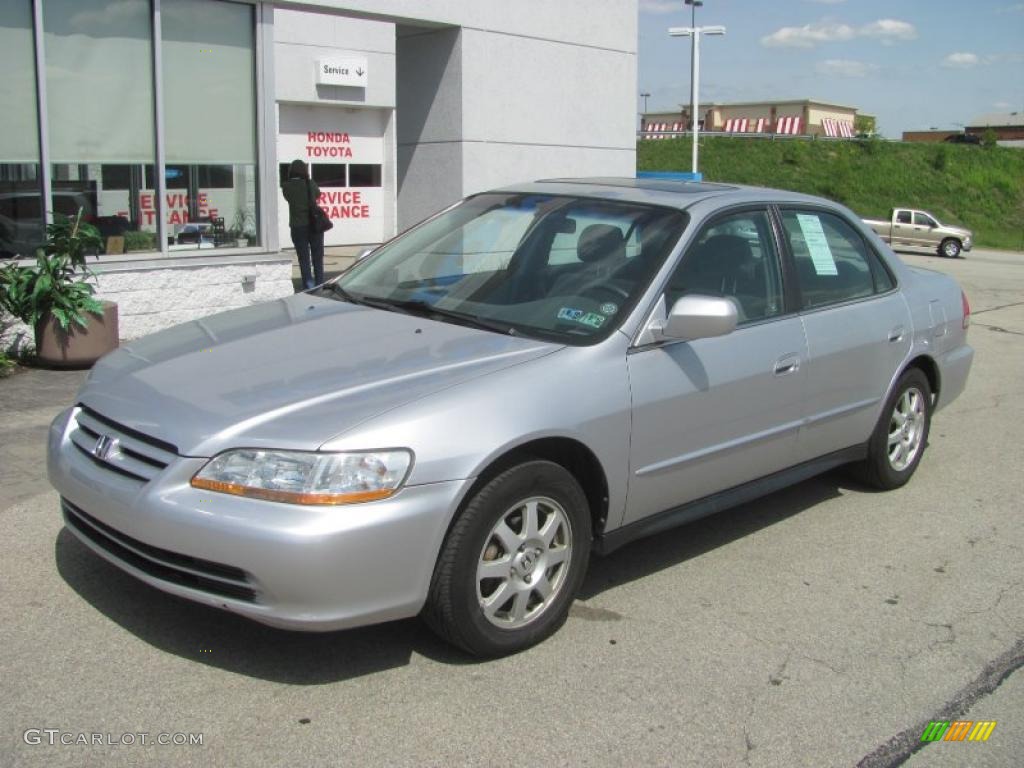 2002 Accord SE Sedan - Satin Silver Metallic / Quartz Gray photo #2