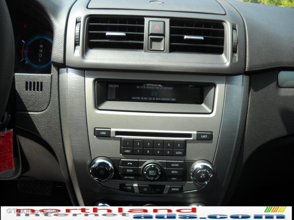 2010 Fusion SE - Brilliant Silver Metallic / Charcoal Black photo #17