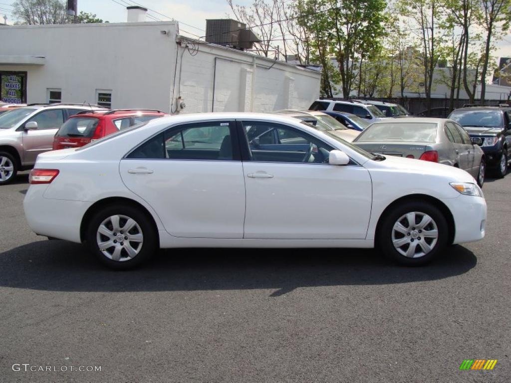 2010 Camry LE - Super White / Ash Gray photo #3