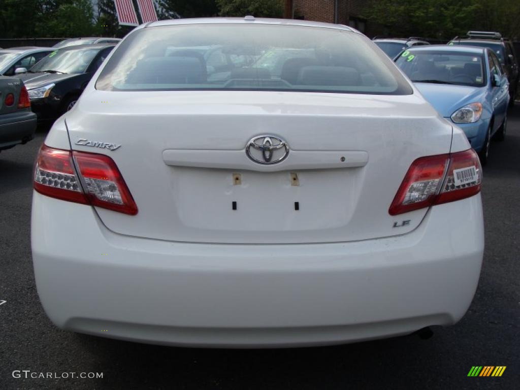 2010 Camry LE - Super White / Ash Gray photo #5
