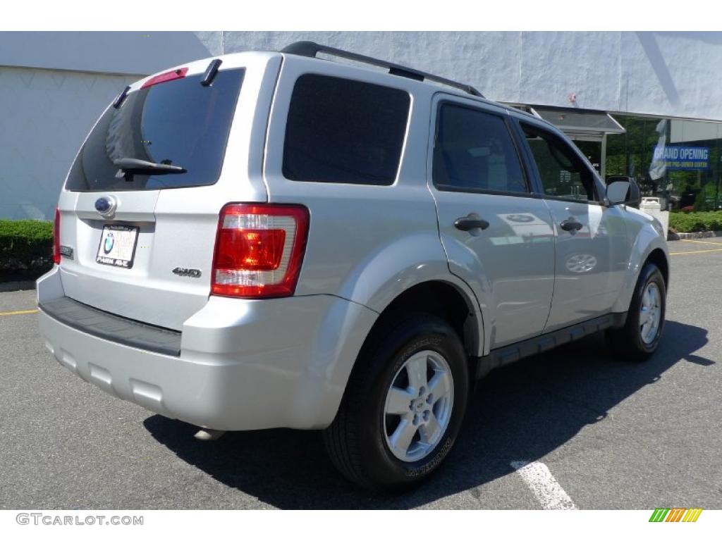 2009 Escape XLT V6 4WD - Brilliant Silver Metallic / Charcoal photo #16