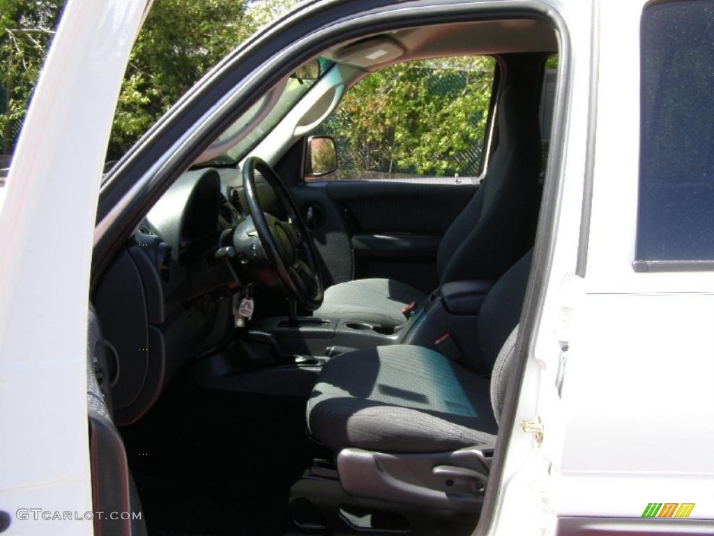 2002 Liberty Sport 4x4 - Stone White / Dark Slate Gray photo #15