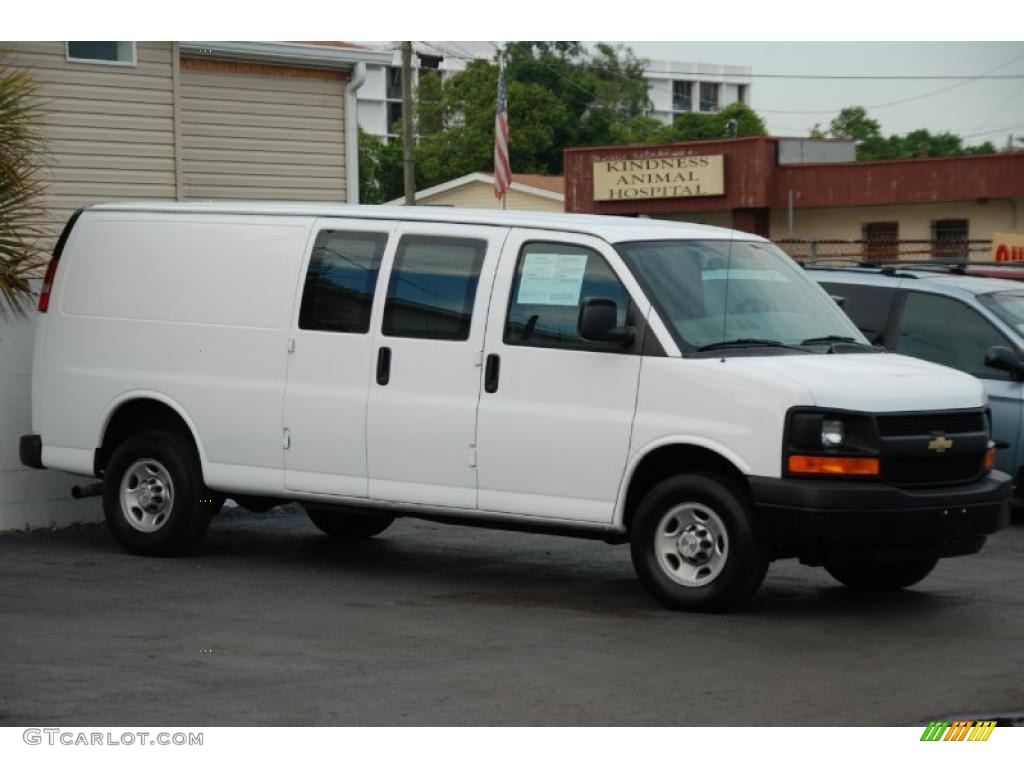 Summit White Chevrolet Express